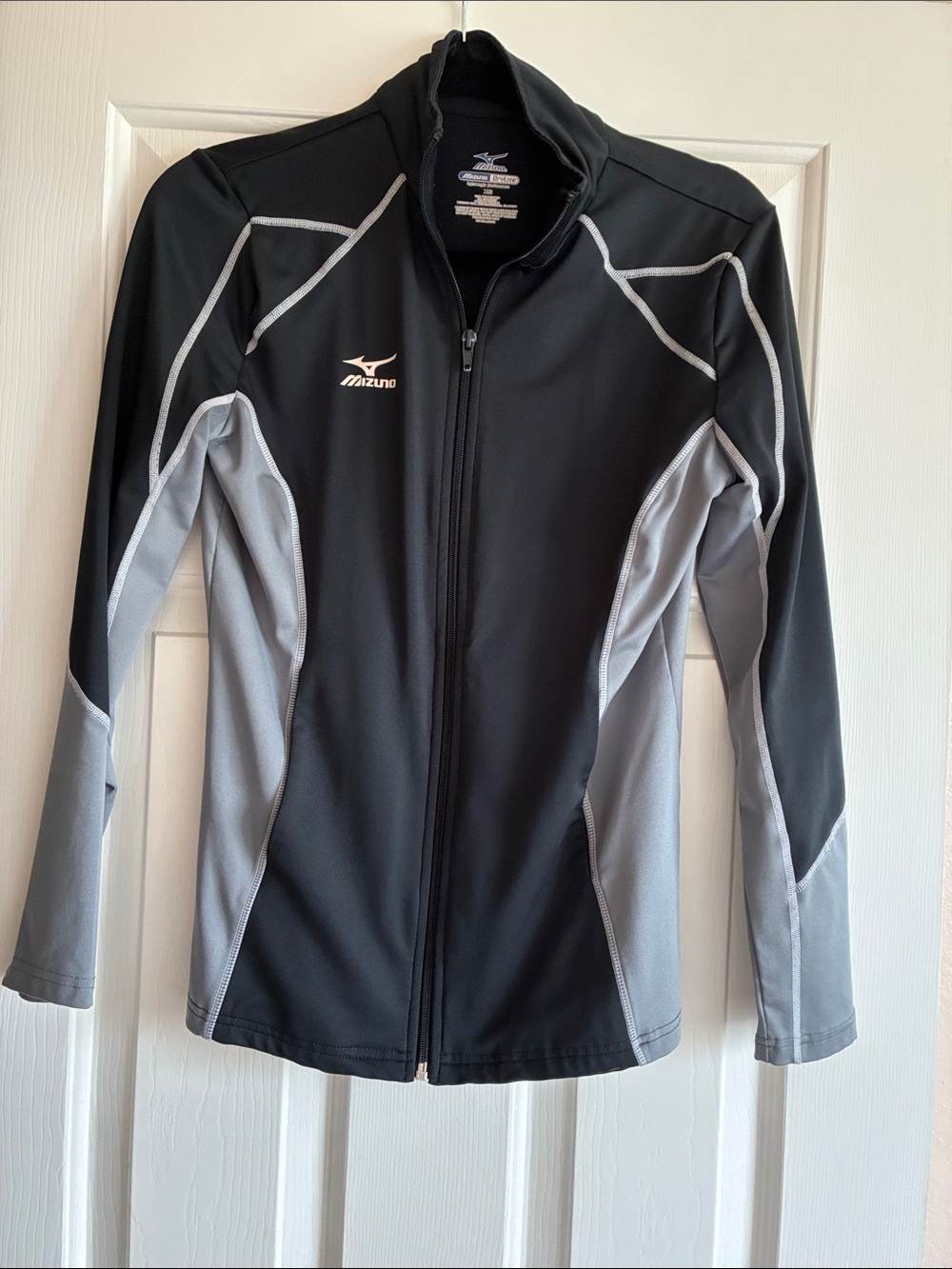 Mizuno Women's Black and Gray Full-Zip Athletic Jacket Size XS